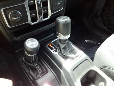 Used 2020 Jeep Wrangler Unlimited Sahara AWD/4WD image 22
