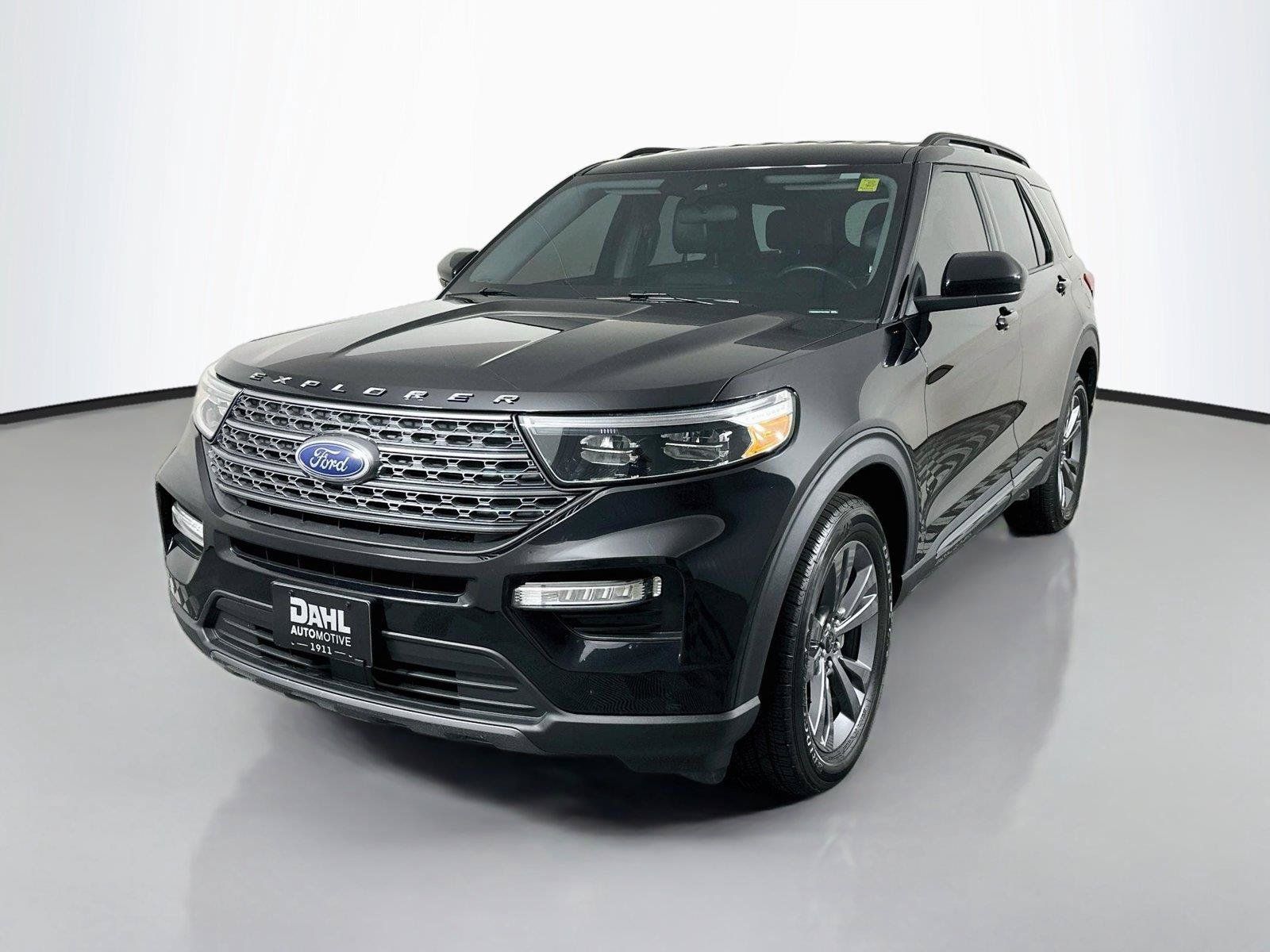 Used 2023 Ford Explorer XLT w/ Equipment Group 202A AWD/4WD image 4