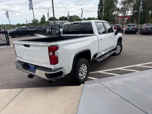Used 2024 Chevrolet Silverado 2500 LT AWD/4WD image 8