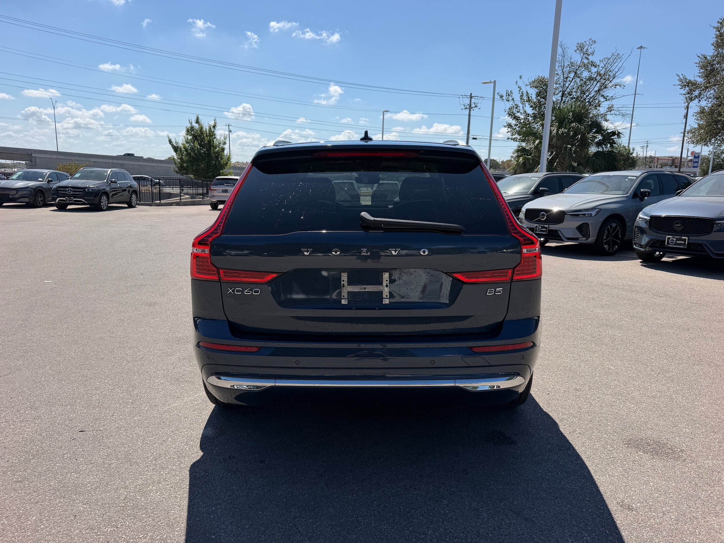 Used 2023 Volvo XC60 B5 Plus FWD image 5