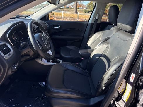 Used 2019 Jeep Compass Latitude image 13