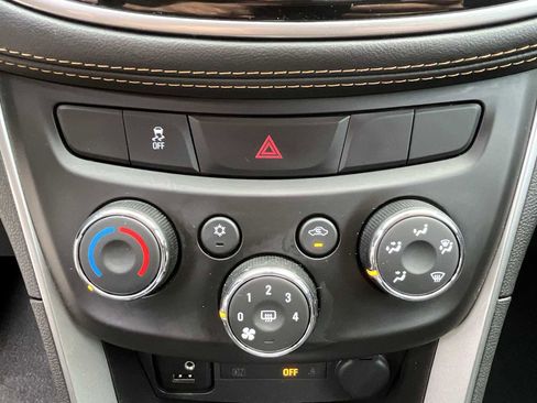 Used 2021 Chevrolet Trax LT w/ Sport Edition image 17