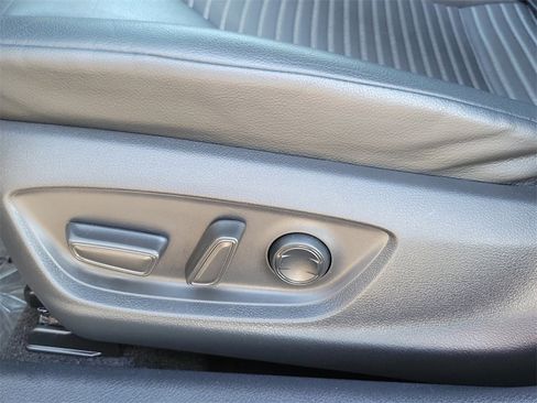 Used 2021 Toyota Camry SE image 15