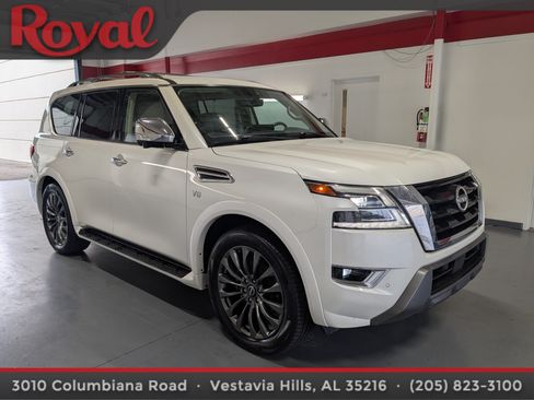 Used 2022 Nissan Armada Platinum w/ Captain's Chairs Package RWD image 5