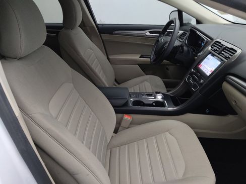 Used 2019 Ford Fusion SE FWD image 21