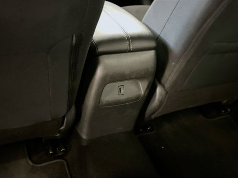 Used 2025 Nissan Sentra SV image 28