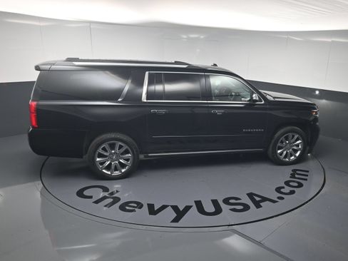Used 2017 Chevrolet Suburban Premier AWD/4WD image 34