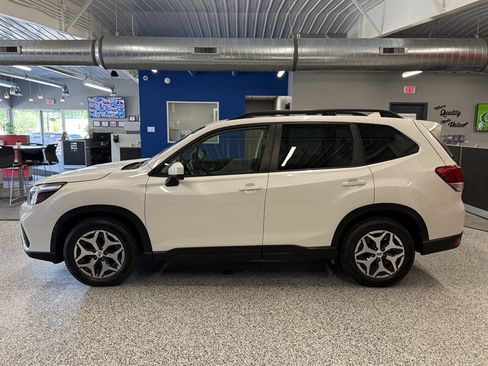 Used 2021 Subaru Forester Premium w/ Popular Package #1 AWD/4WD image 4