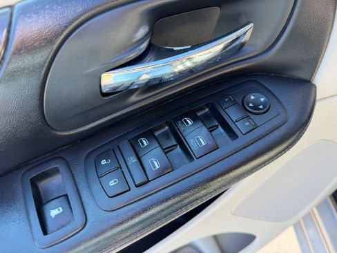 Used 2013 Dodge Grand Caravan SXT w/ Entertainment Group 1 FWD image 11