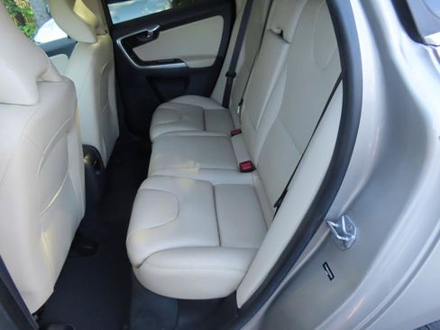 Used 2016 Volvo XC60 T6 w/ Proximity Package AWD/4WD image 11