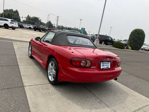 Used 2005 MAZDA MX-5 Miata w/ Convenience Pkg RWD image 8