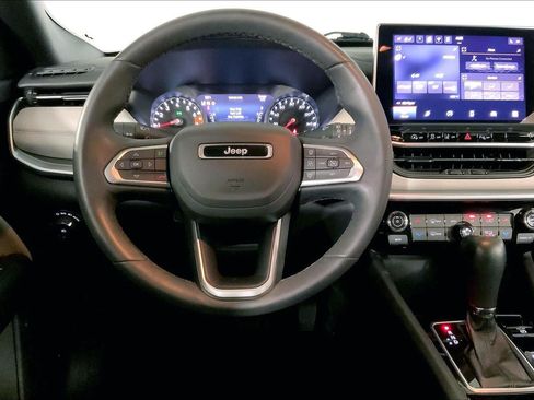 Used 2025 Jeep Compass Limited AWD/4WD image 5