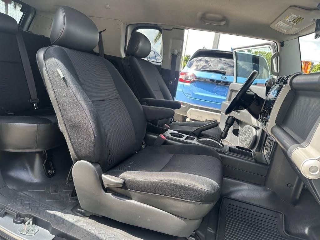 Used 2007 Toyota FJ Cruiser 2WD w/ Convenience Pkg image 21