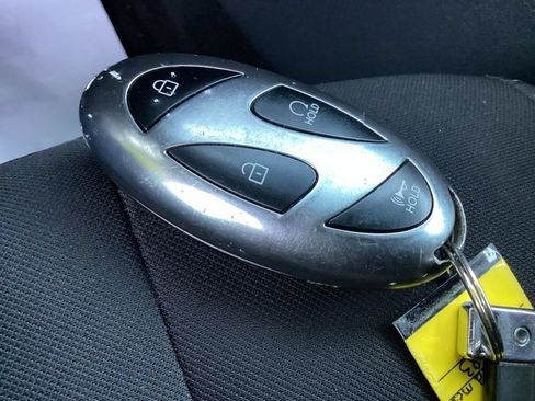 Used 2025 Hyundai Elantra SEL FWD image 28