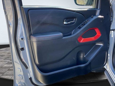 Used 2022 Nissan Frontier PRO-4X w/ Technology Package image 24