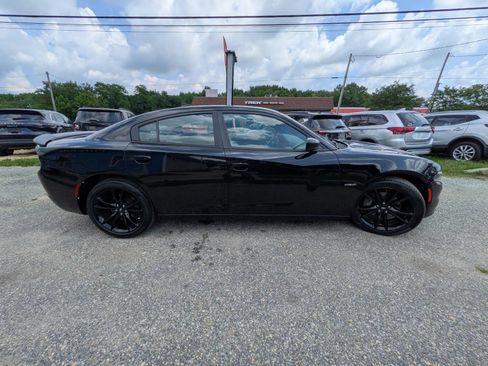 Used 2017 Dodge Charger R/T w/ Plus Group RWD image 7