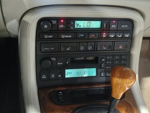 Used 2001 Jaguar XK8 Convertible image 24