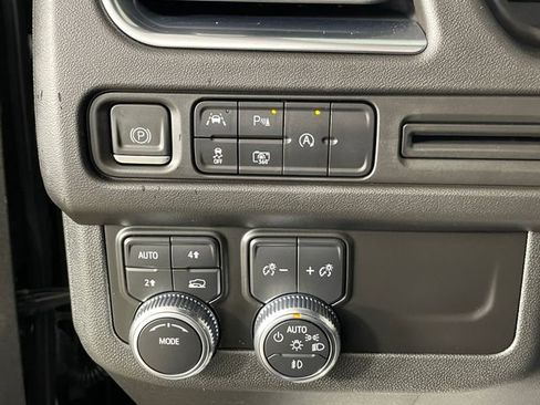 Used 2023 GMC Yukon SLT w/ SLT Luxury Package AWD/4WD image 13