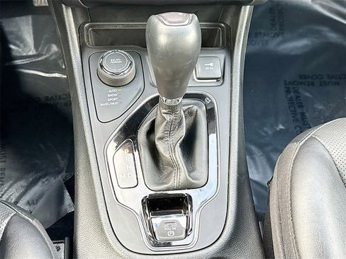 Used 2023 Jeep Cherokee Altitude Lux image 17