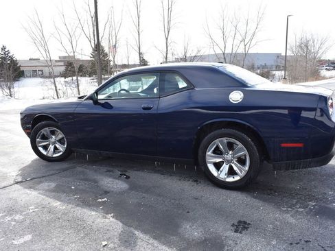 Used 2016 Dodge Challenger SXT image 6
