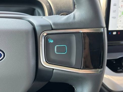 Used 2025 Ford Expedition Active RWD image 18