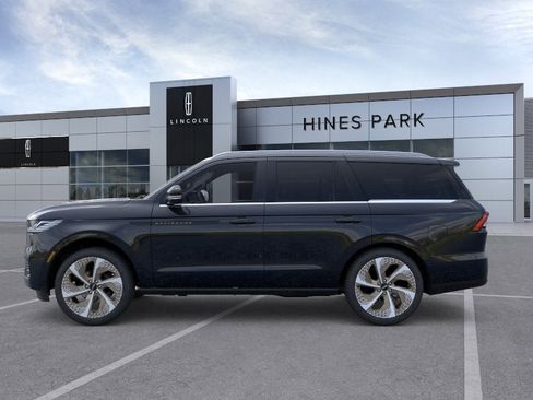 New 2026 Lincoln Navigator Black Label AWD/4WD image 3
