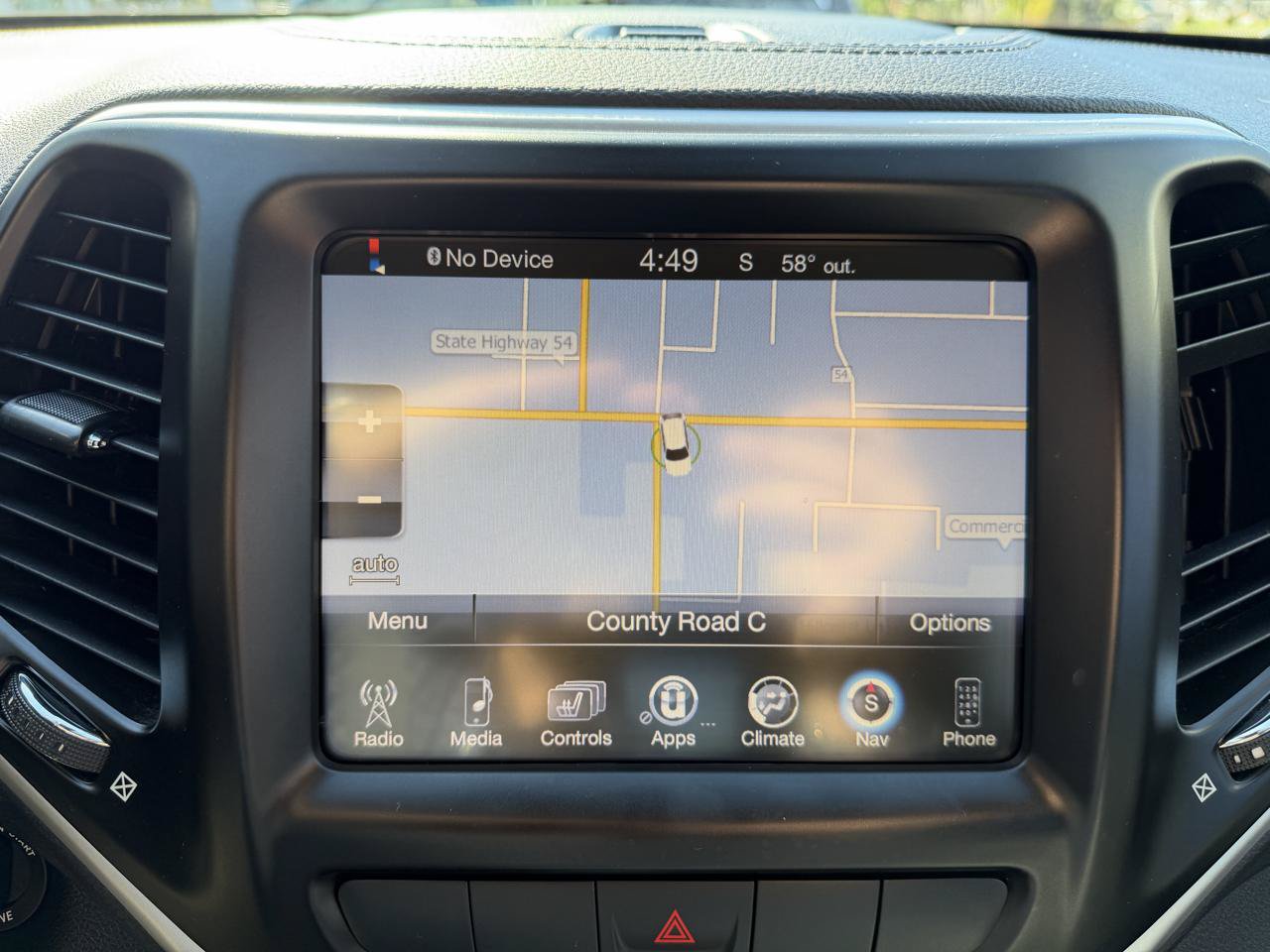 Used 2014 Jeep Cherokee Latitude w/ Cold Weather Group AWD/4WD image 39