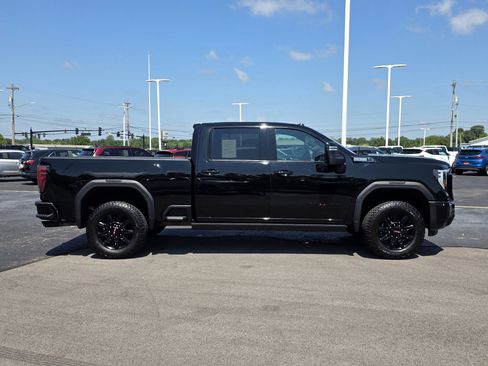 Used 2024 GMC Sierra 2500 AT4 w/ AT4 Premium Plus Package AWD/4WD image 10