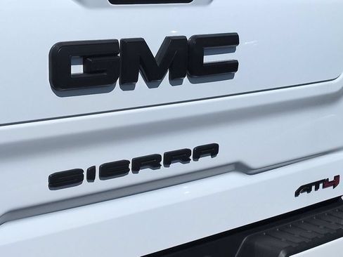 Used 2020 GMC Sierra 1500 AT4 w/ AT4 Premium Package AWD/4WD image 28