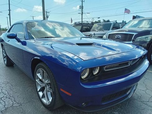 Used 2020 Dodge Challenger SXT w/ Plus Package image 4
