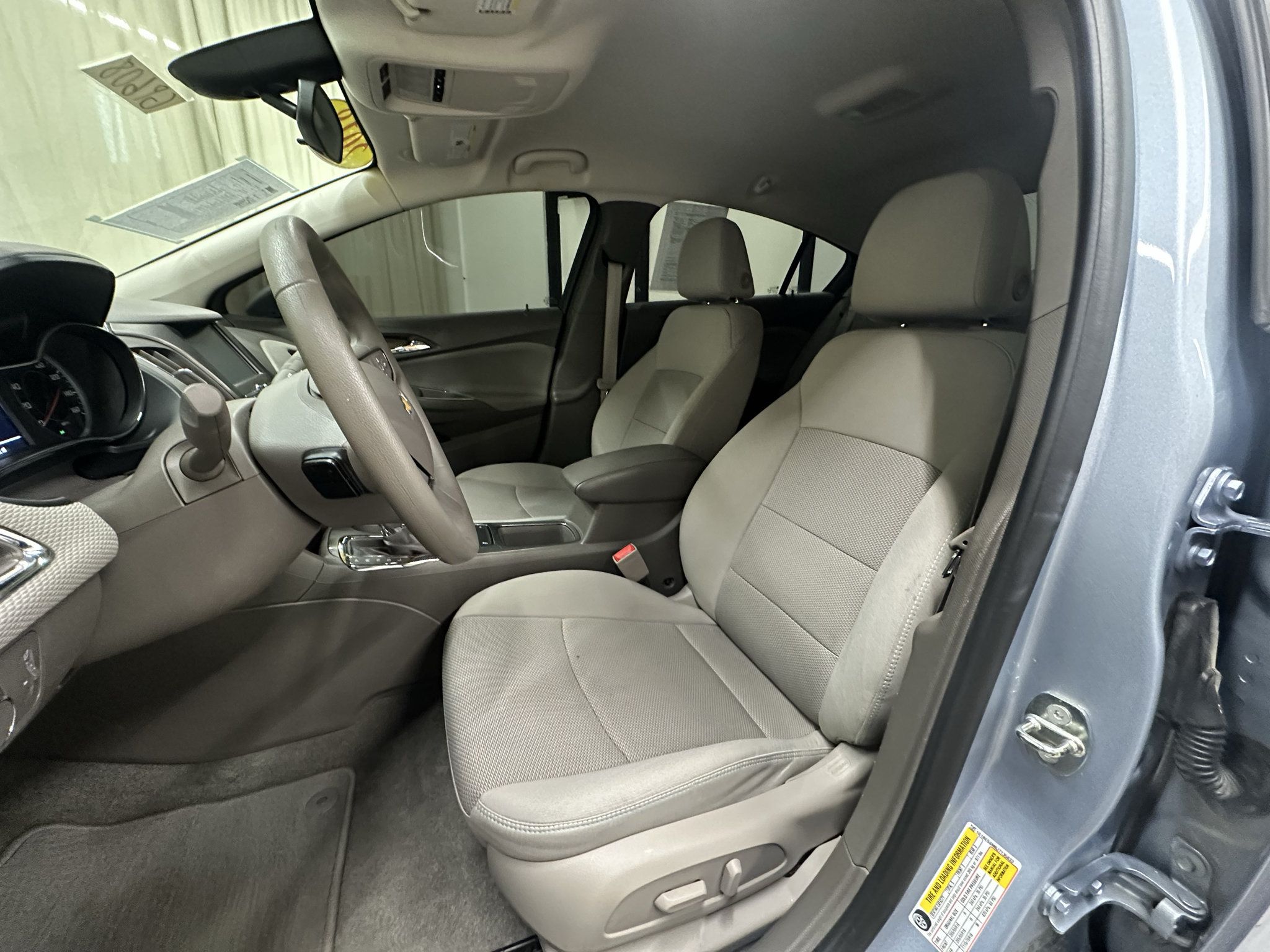 Certified 2018 Chevrolet Cruze LT w/ Convenience Package FWD image 21