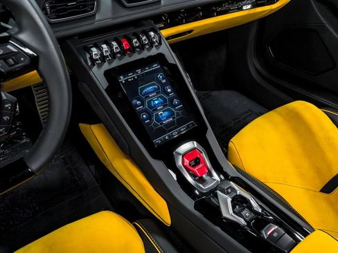 Used 2022 Lamborghini Huracan EVO AWD/4WD image 23