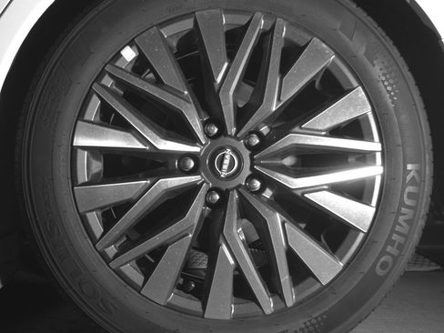 Used 2025 Nissan Altima 2.5 SV FWD image 14