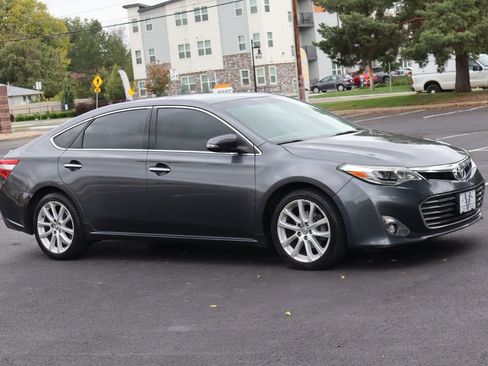 Used 2013 Toyota Avalon Limited image 2