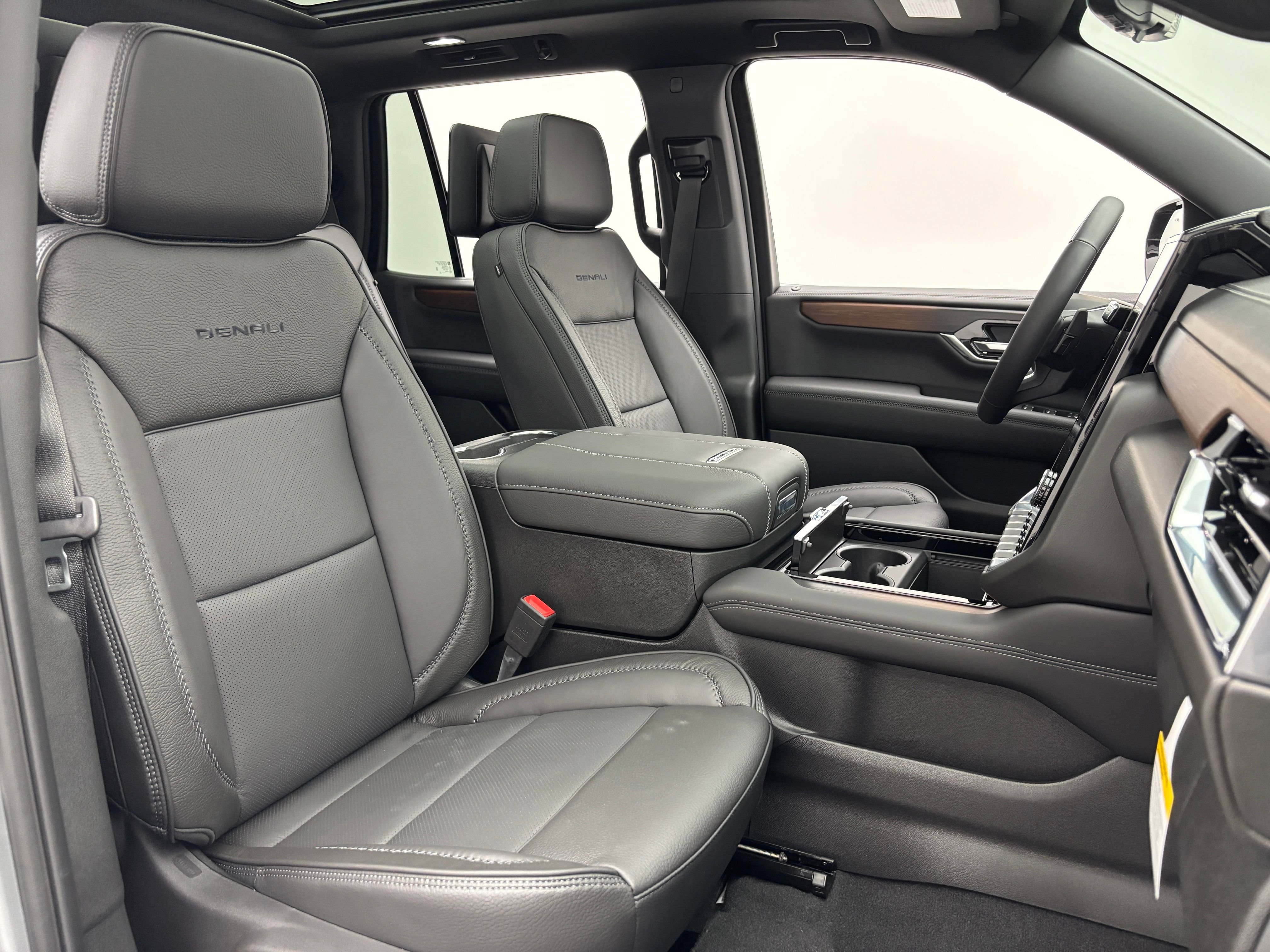 New 2026 GMC Yukon Denali w/ Denali Reserve Package AWD/4WD image 40