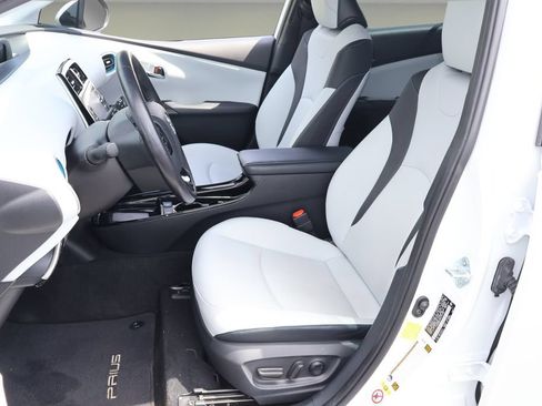 Certified 2021 Toyota Prius XLE FWD image 11