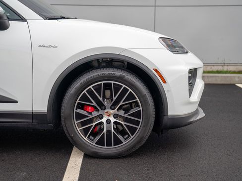 New 2025 Porsche Macan 4S Electric image 9