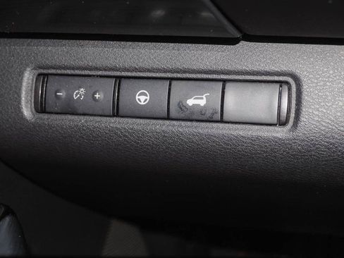 Used 2023 Nissan Pathfinder SL AWD/4WD image 30