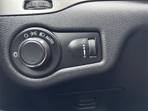 Used 2020 Jeep Cherokee Latitude image 17