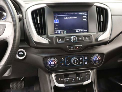 Used 2023 GMC Terrain SLE w/ Driver Convenience Package image 9