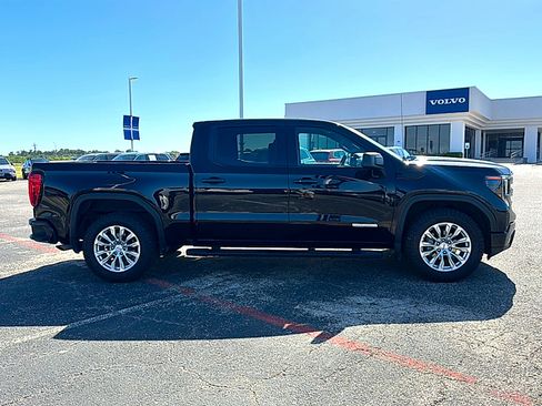 Used 2022 GMC Sierra 1500 Elevation w/ LPO, Elevation Black Package RWD image 9