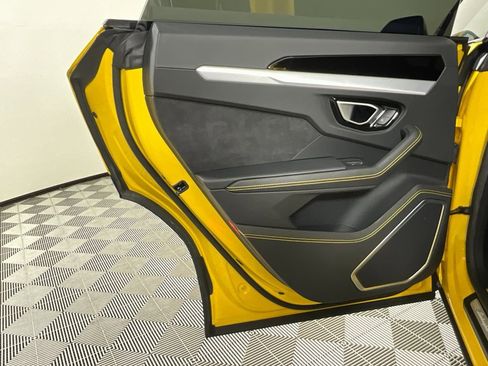 Used 2022 Lamborghini Urus image 26