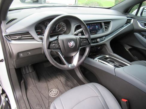 Used 2022 Buick Enclave Essence w/ Sport Touring Edition image 15