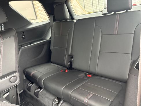Used 2023 Chevrolet Traverse RS image 5