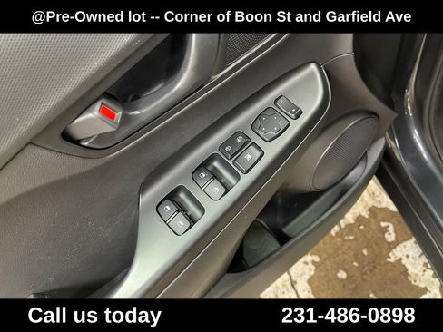 Used 2021 Hyundai Kona SEL AWD/4WD image 16