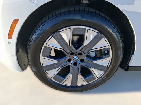 New 2026 BMW iX xDrive60 image 10