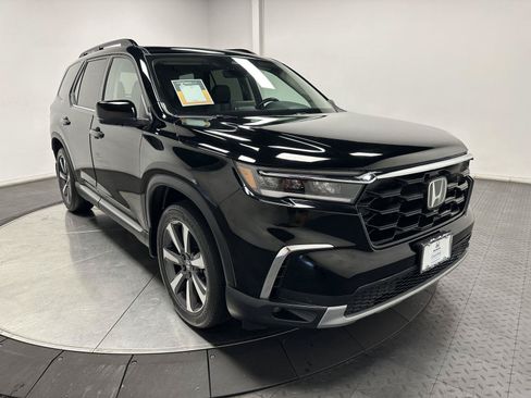 Certified 2023 Honda Pilot Touring image 2