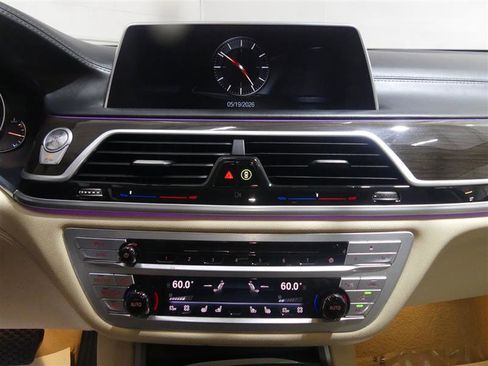 Used 2017 BMW 740i xDrive AWD/4WD image 37