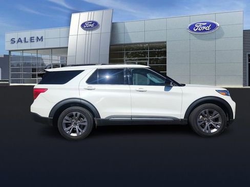 Certified 2023 Ford Explorer XLT w/ Equipment Group 202A AWD/4WD image 3