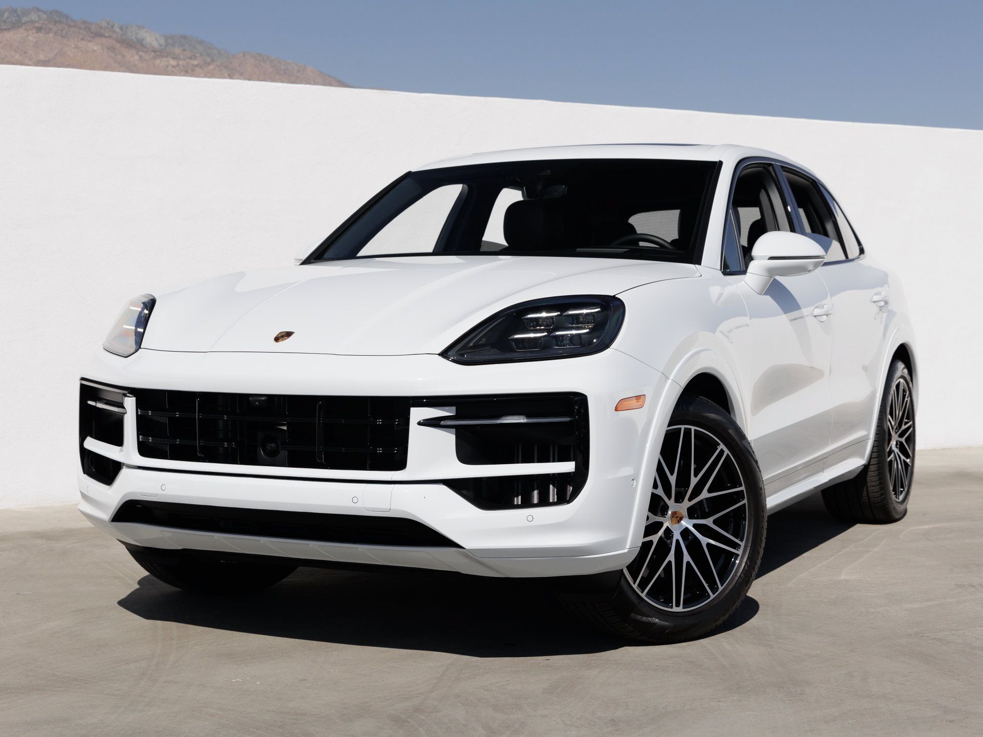 Certified 2025 Porsche Cayenne AWD/4WD image 1